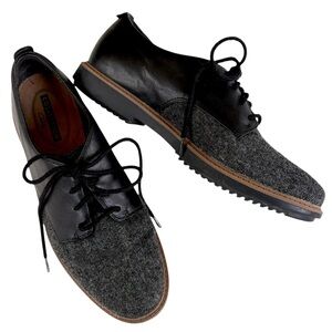 EUC Clarks Raisie Bloom Oxford Flats Size 8.5